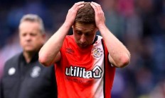 乐鱼体育在线-利兹联逆转赫尔城，英冠季中冲冠