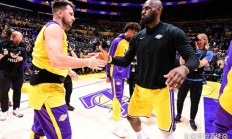 乐鱼体育教练-包含湖人势不可挡，总决赛中完胜热火队的词条