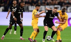 乐鱼体育下载-尤文图斯中场出战欧冠前进行磨合