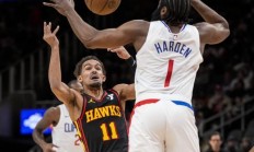 乐鱼体育官方-老鹰控卫特雷杨助力球队取得胜利