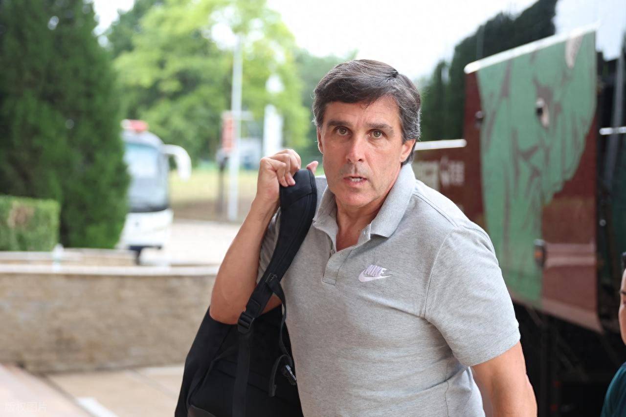 郑州队内训练强度大增，主帅心系球员体能的简单介绍