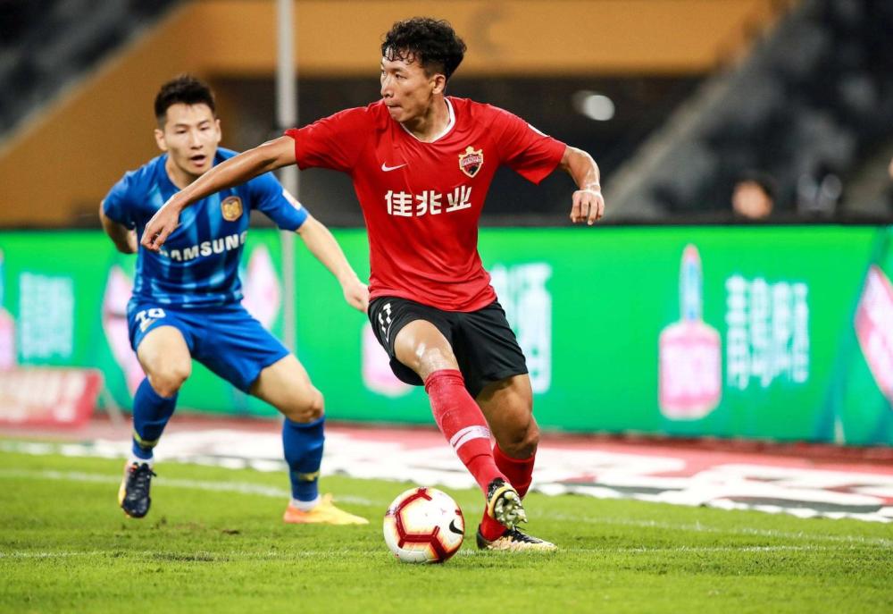 广州富力不敌深圳佳兆业，联赛前景黯淡