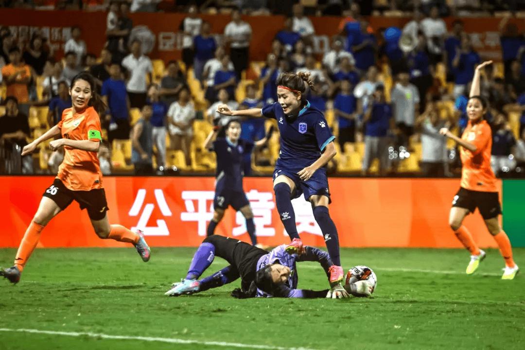 球队老将突破纪录,赢得球迷掌声 球队老将突破纪录,赢得球迷掌声