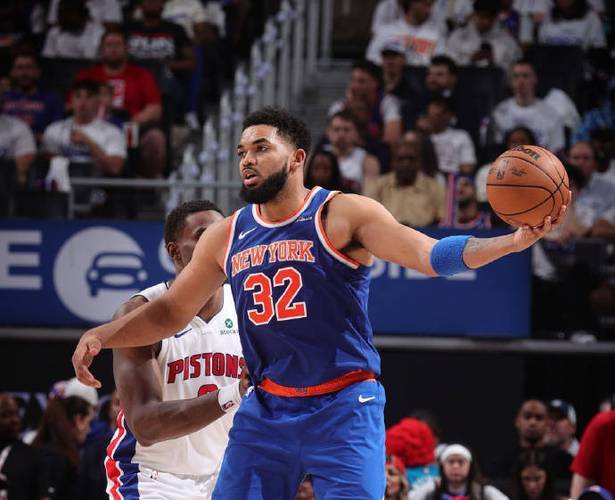 尼克斯队大胜活塞队,掀起强劲反击 尼克斯队大胜活塞队,掀起强劲反击