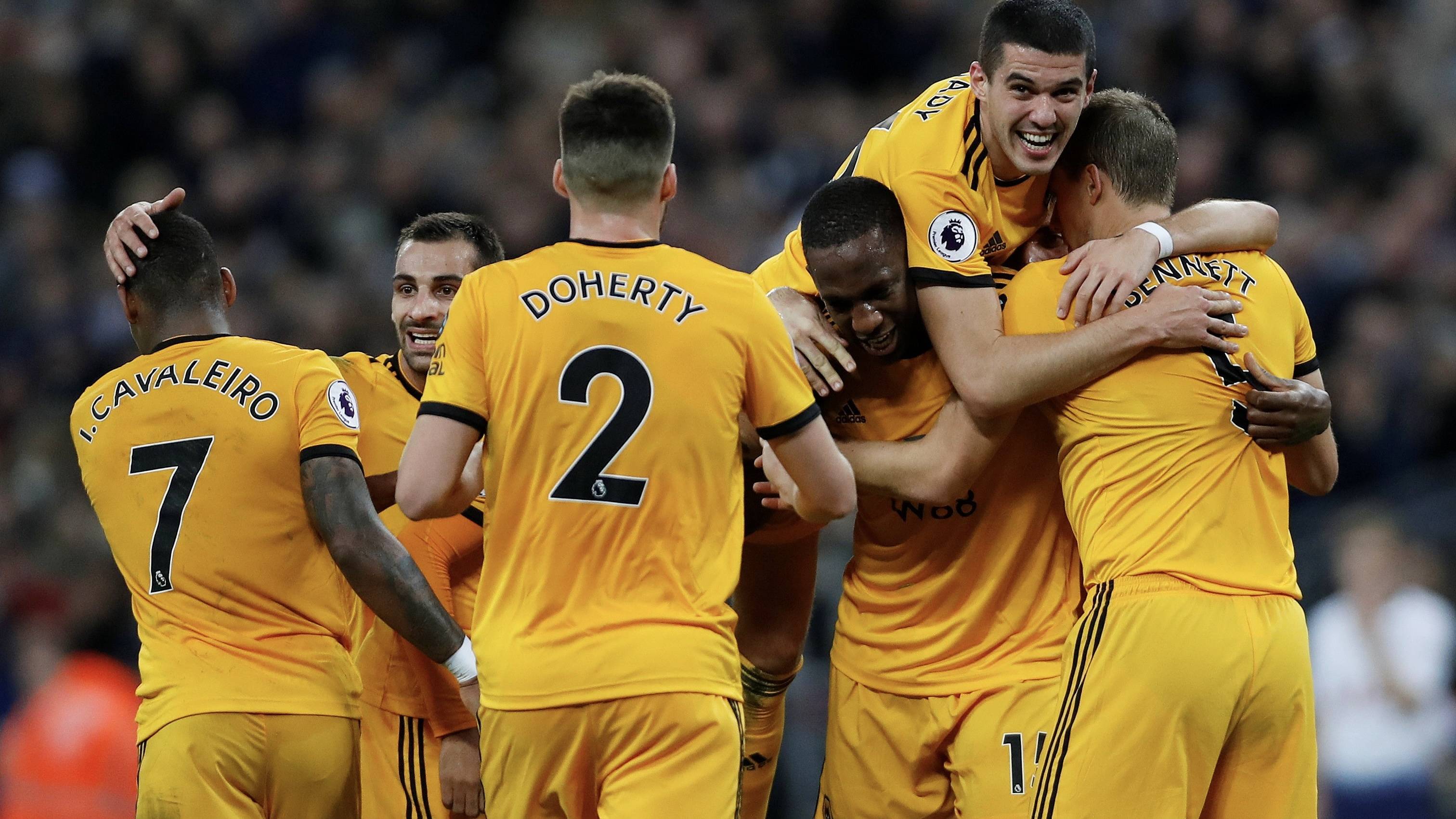 包含西汉姆联主场受挫，遭遇卢顿主场逆袭的词条