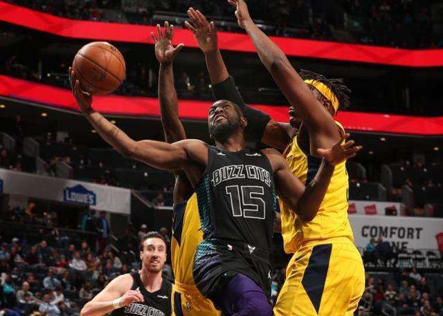 关于步行者客场险胜黄蜂，科里森迪和戈登各自发挥突出助球队取胜的信息