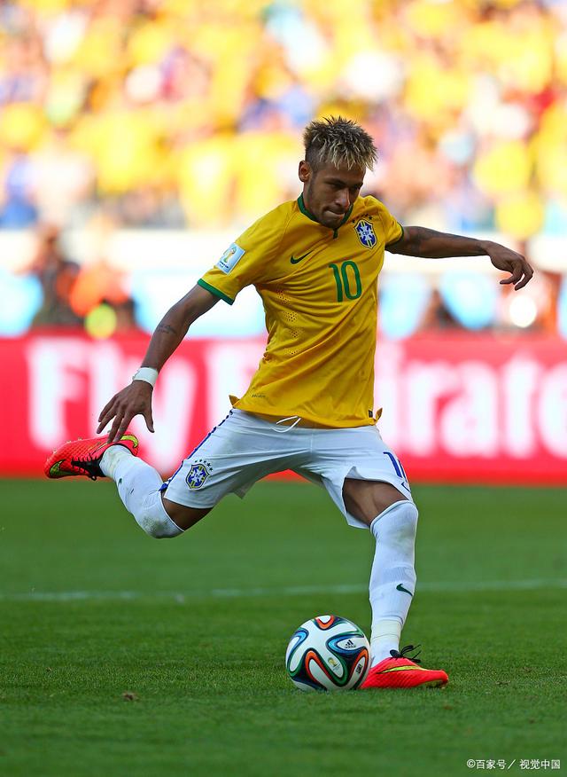 巴西足球运动员踢出精彩比赛，实力值得肯定