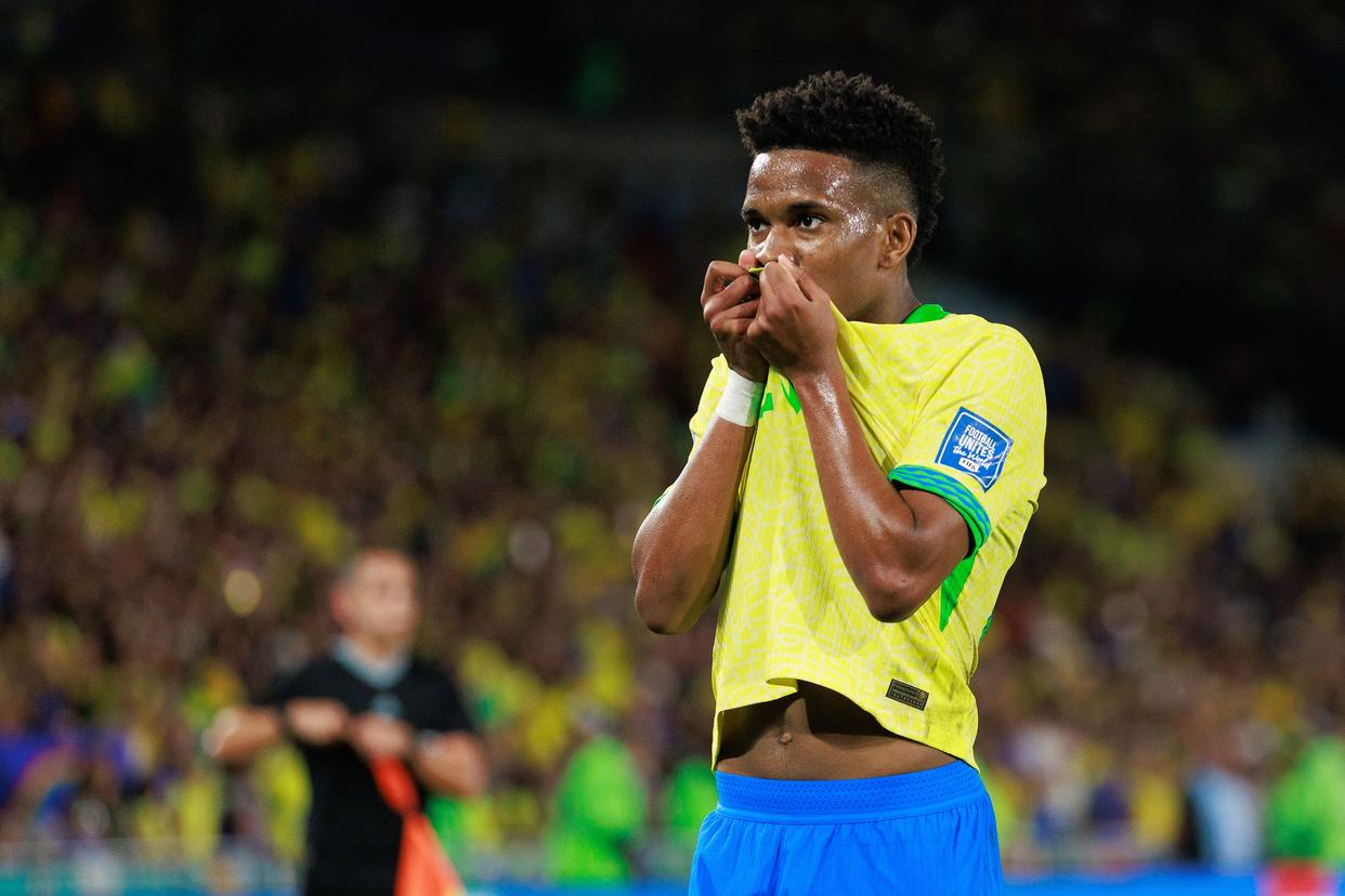 巴西足球运动员踢出精彩比赛，实力值得肯定