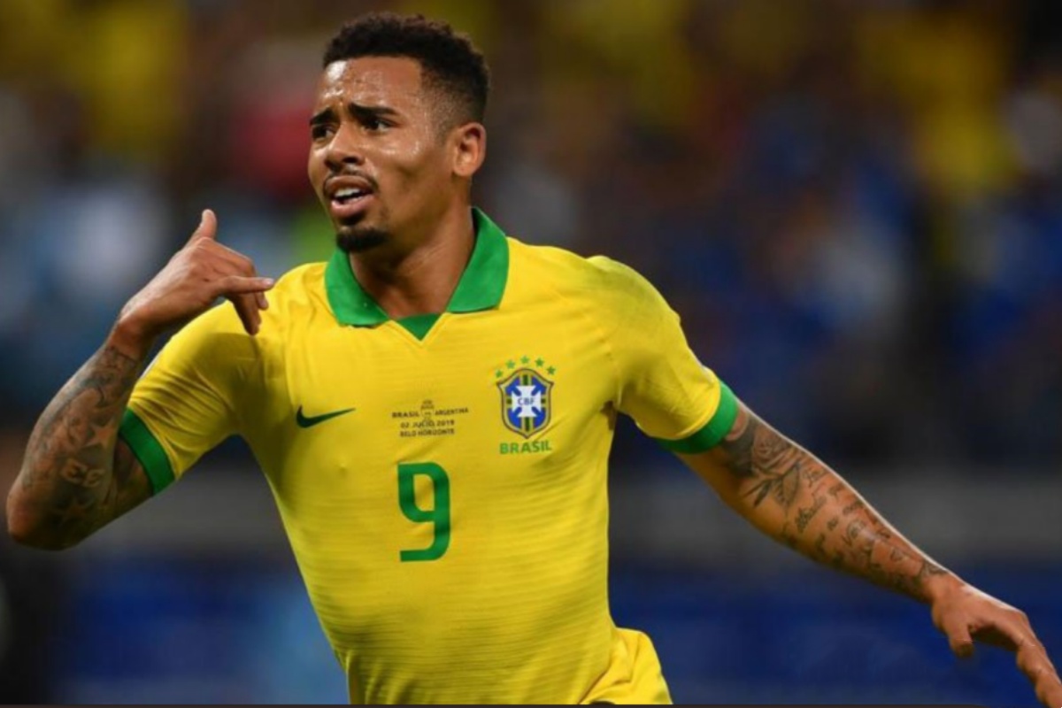 巴拉圭名将飒爽出击，引领球队进攻