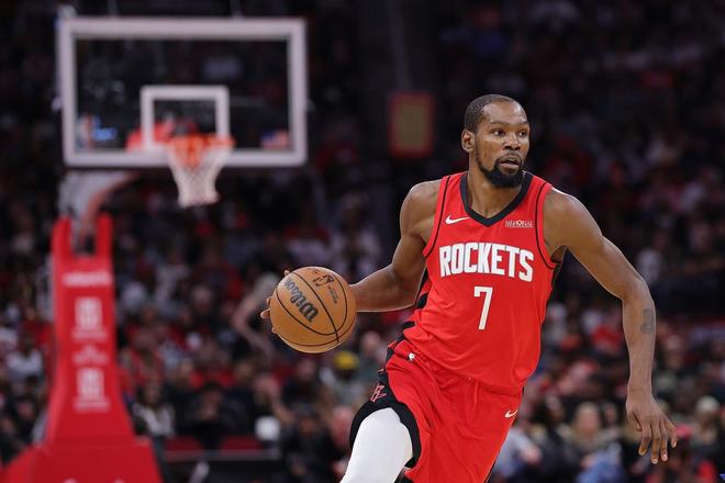 火箭队在主场迎战黄蜂队，士气高涨