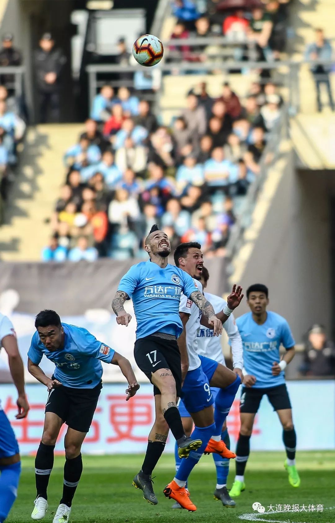 关于大连一方客场不敌重庆当代，遭遇连败的信息