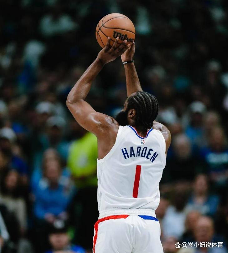 包含快船队高光时刻，莱昂纳德持续发威的词条