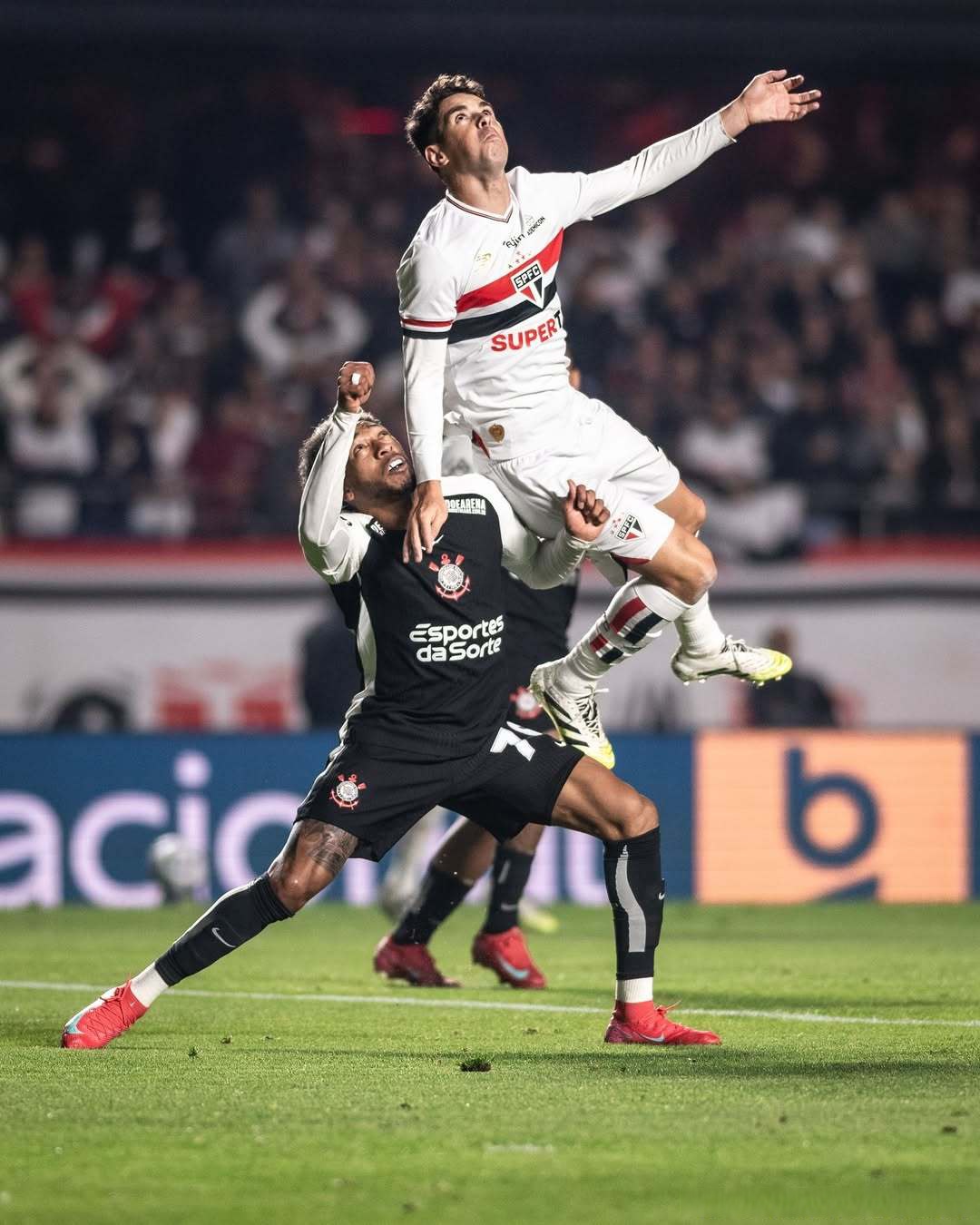 关于阿塞拜疆队在比赛中力克对手，实现成功逆袭的信息