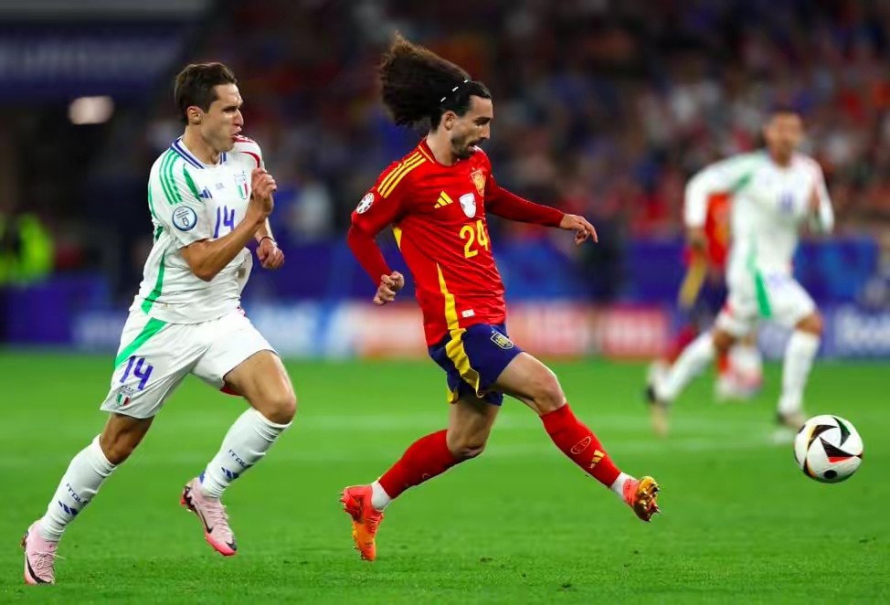 意大利队对决克罗地亚队，赛场激励