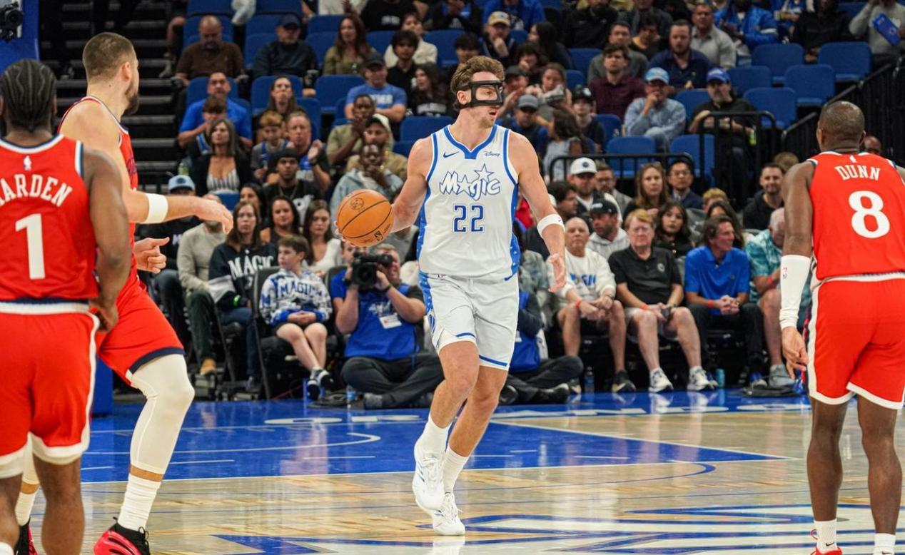 包含灰熊客场逆转老鹰，取得五连胜追赶西部前列的词条