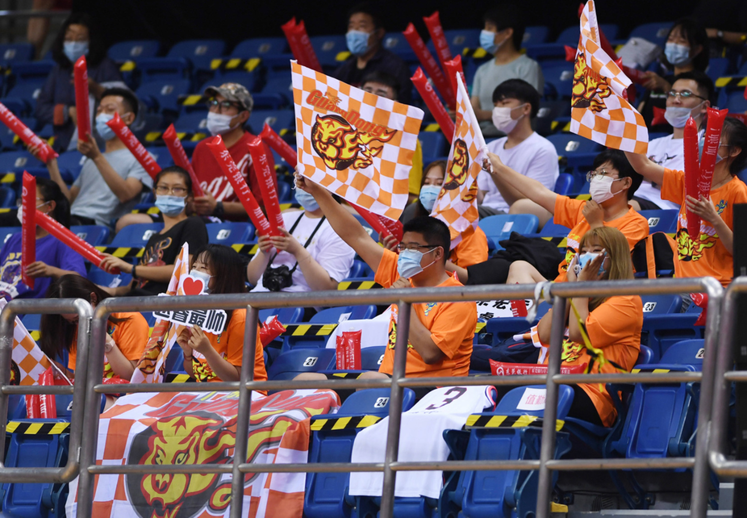 关于红红火火篮球盛宴，球迷期待精彩对决的信息