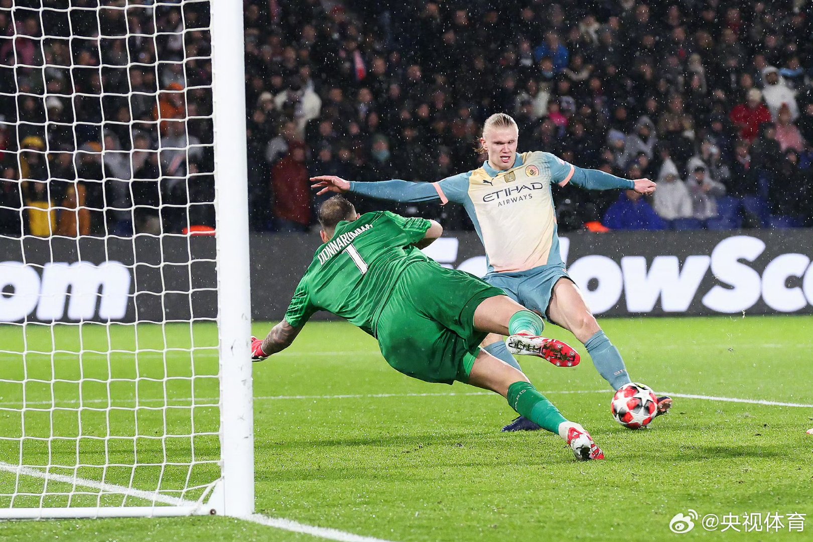 巴黎圣日耳曼客场淘汰曼联